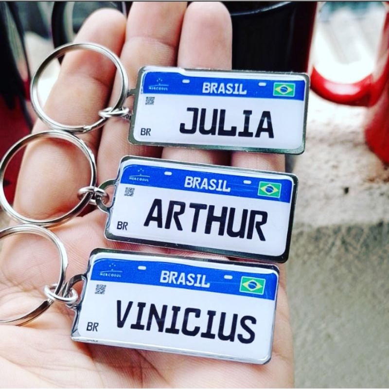 Chaveiros personalizados na mão